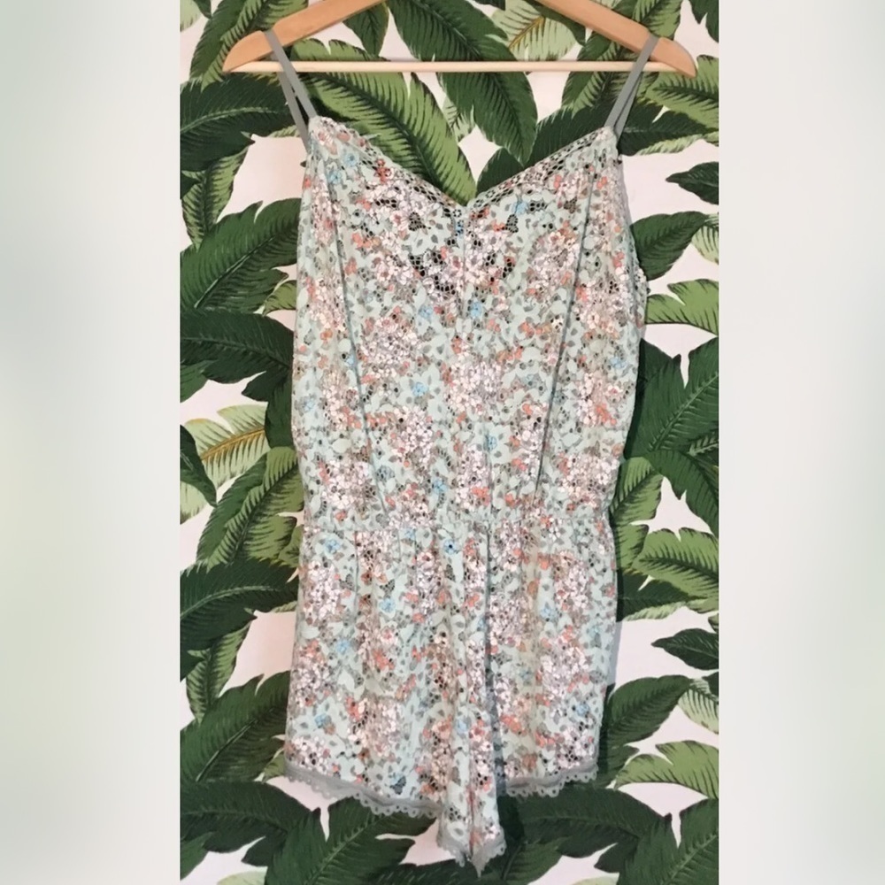 VICTORIA’S Secret Eyelet Silver Sea Floral Full Lace Romper Lingerie Size Medium - Picture 8 of 12